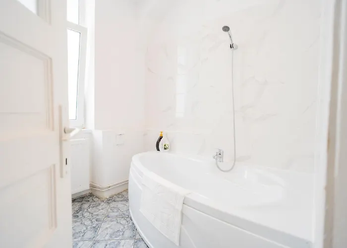 Apartment Bright Heart Of Unirii Bucharest